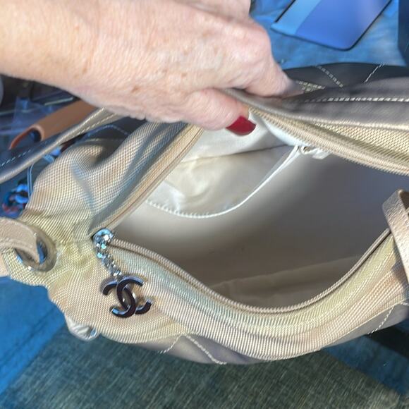 CHANEL Beige Quilted Shoulder Bag - Picture 6 of 7